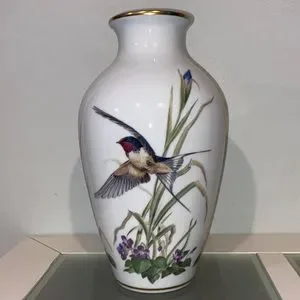 フランクリン ポーセリン The Meadowland Bird Vase Franklin Porcelain The Meadowland Bird Vase by Basil Ede